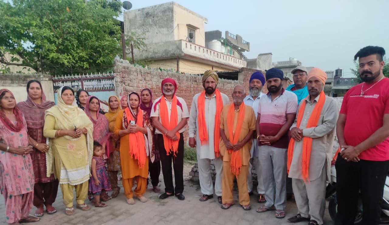Journalist Nirmal Singh Muggowal was honored on his 57th birthday by Gurdwara Sri Guru Ravidas Sabha BDO Colony Mahilpur.